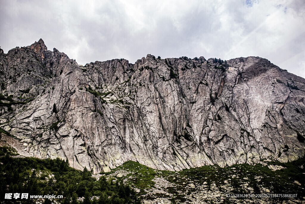 巍峨壮丽的高山景观