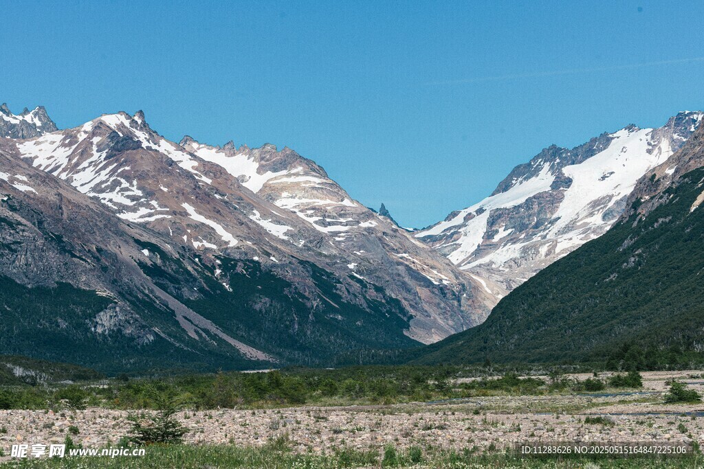 壮丽雪山自然风光图景