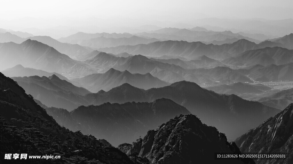 水墨群山 朦胧壮美