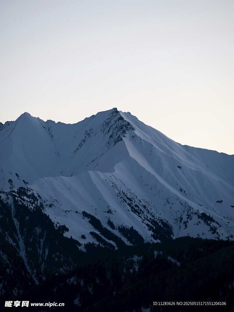 雪山壮丽景致