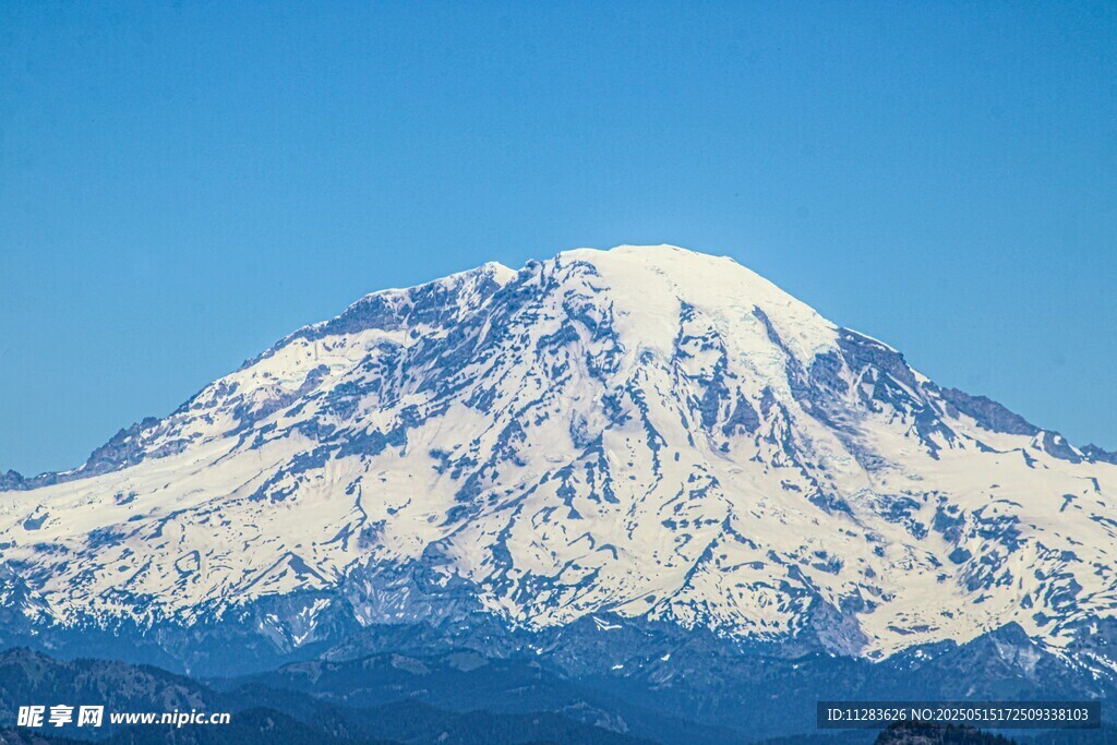 巍峨雪山壮丽景致