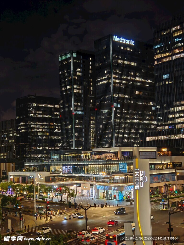 繁华都市夜景璀璨灯火