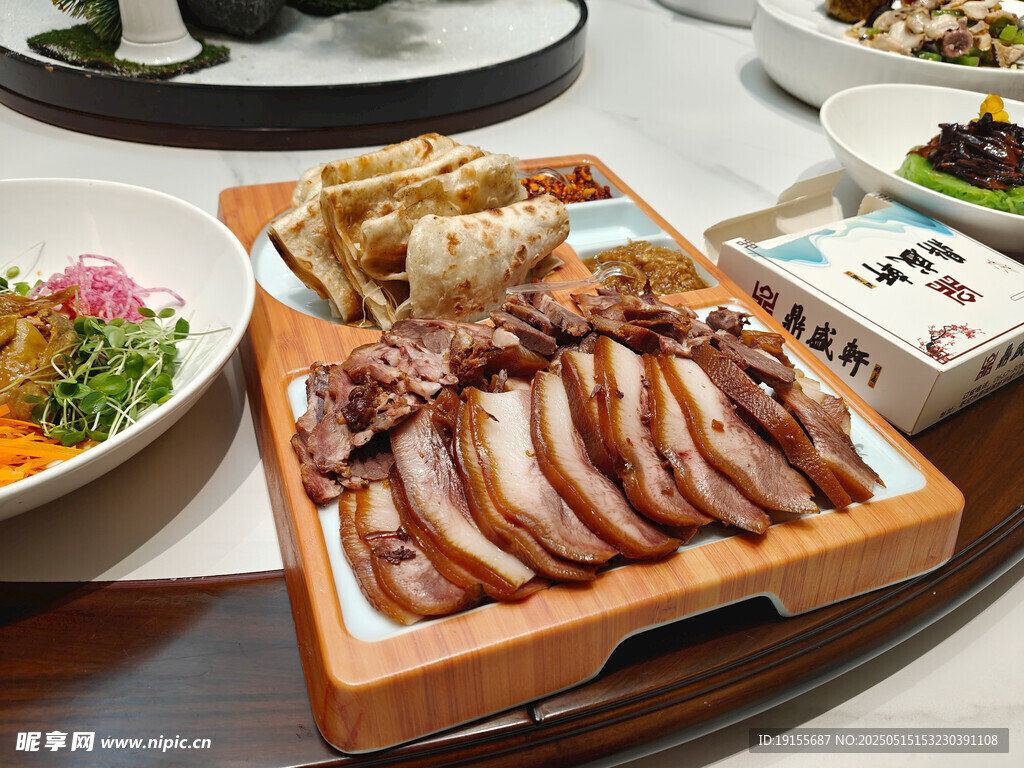 五花肉卷饼