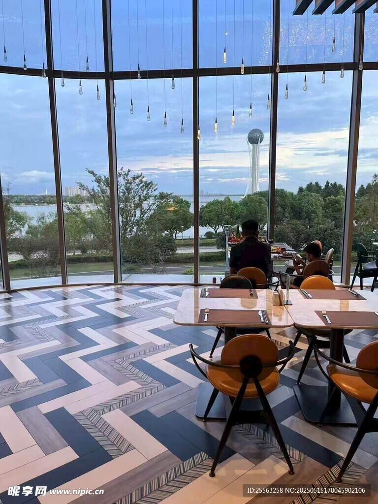 现代风格室内休闲用餐空间