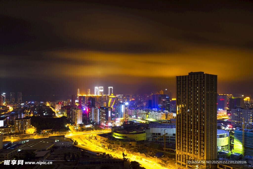 城市璀璨夜景俯瞰图
