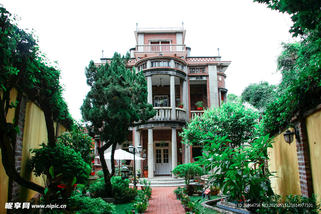 中式庭院古建筑绿植环绕