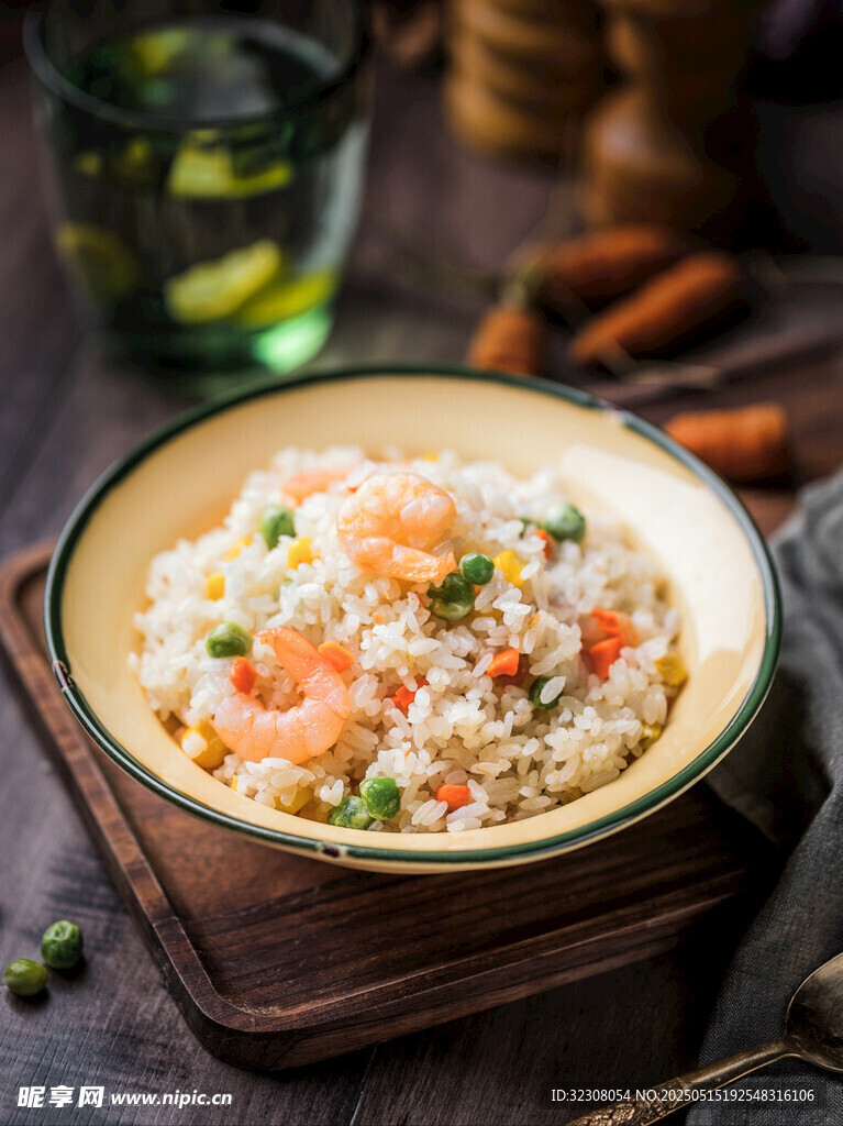 虾仁炒饭美味诱人