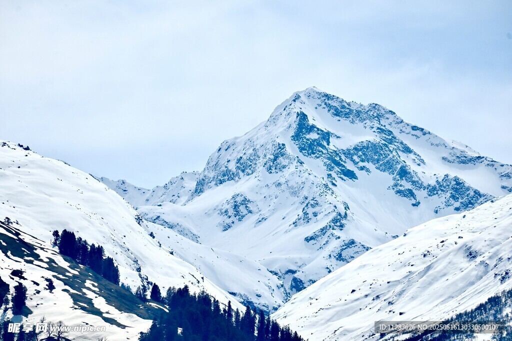 壮丽雪山美景