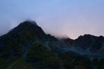 山间暮色云雾缭绕美景