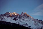 雪山日出美景