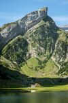 湖畔青山美景