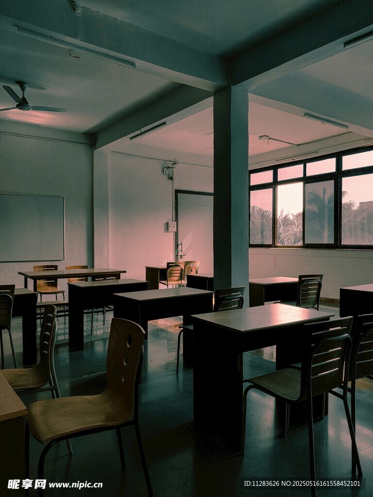 简约室内桌椅摆放场景