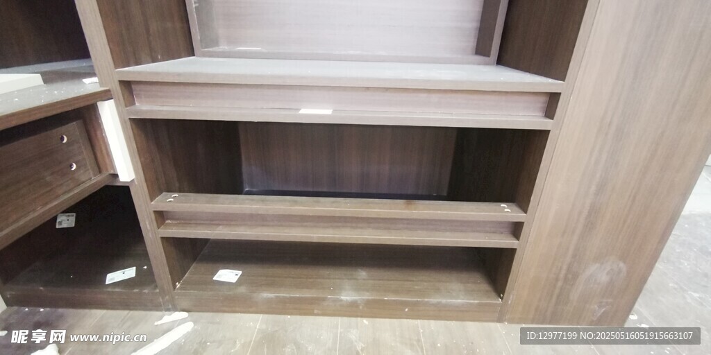 简约木质书架展示