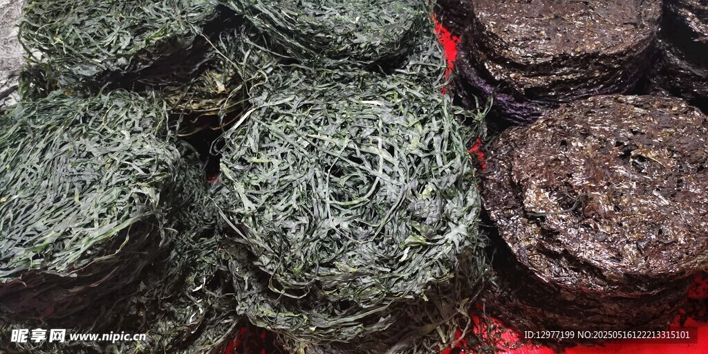堆叠的海苔夹心脆饼干