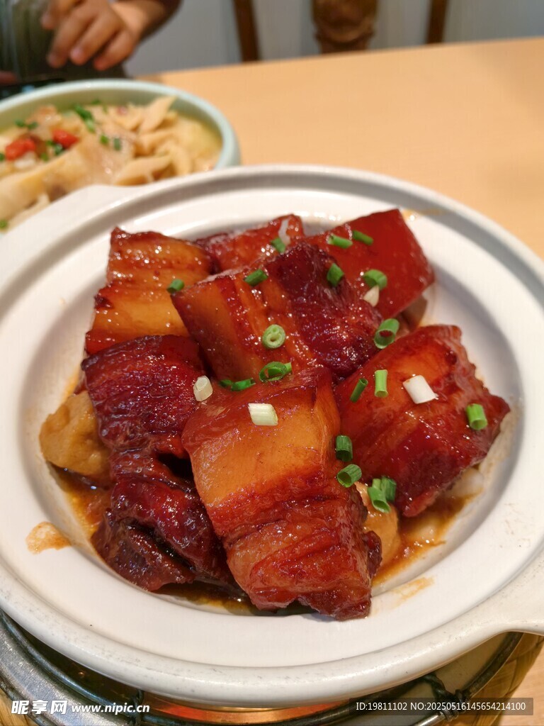 美味诱人的红烧五花肉