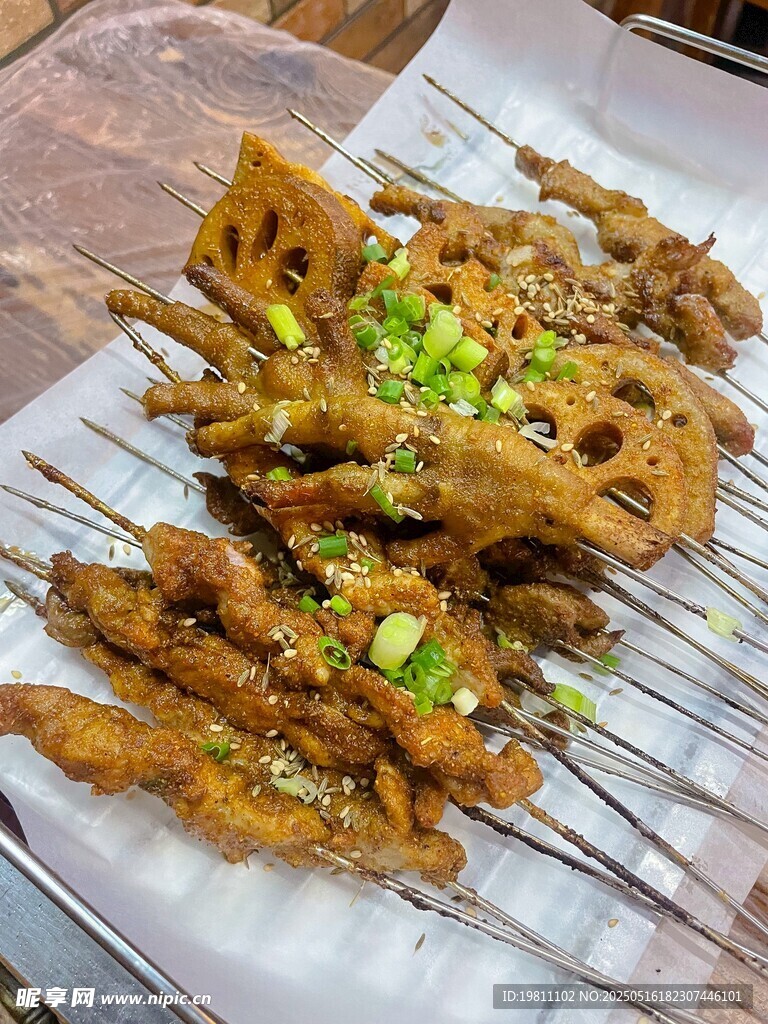 美味烤藕串 香气诱人
