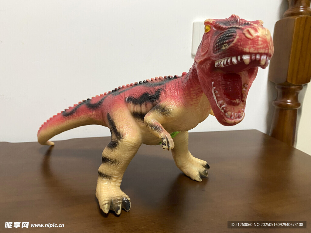 红色霸王龙玩具