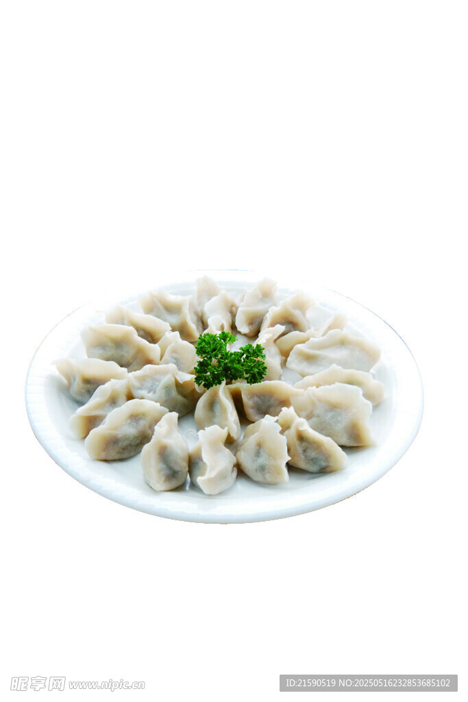 一盘美味饺子摆盘中