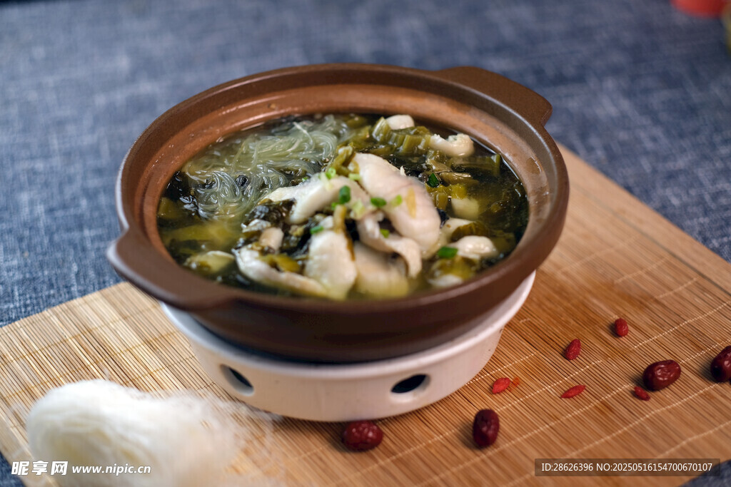 酸菜鱼粉丝煲