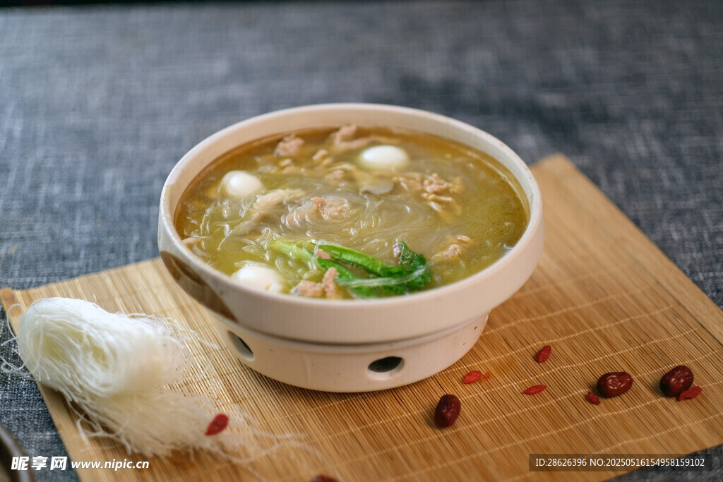 粉丝肉丝煲