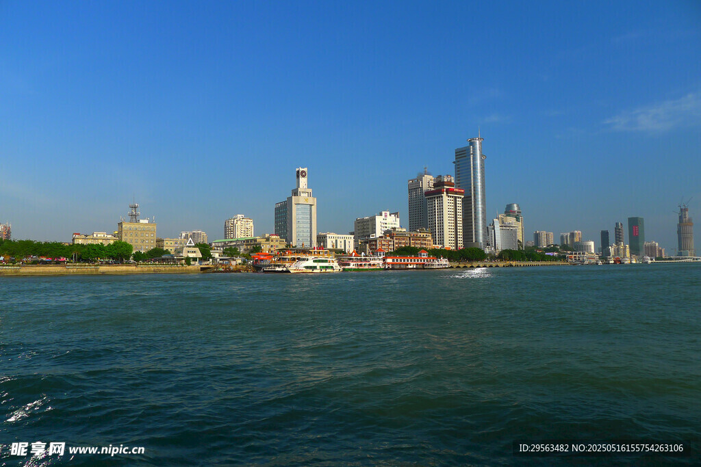 纽约城市天际线与水域景观