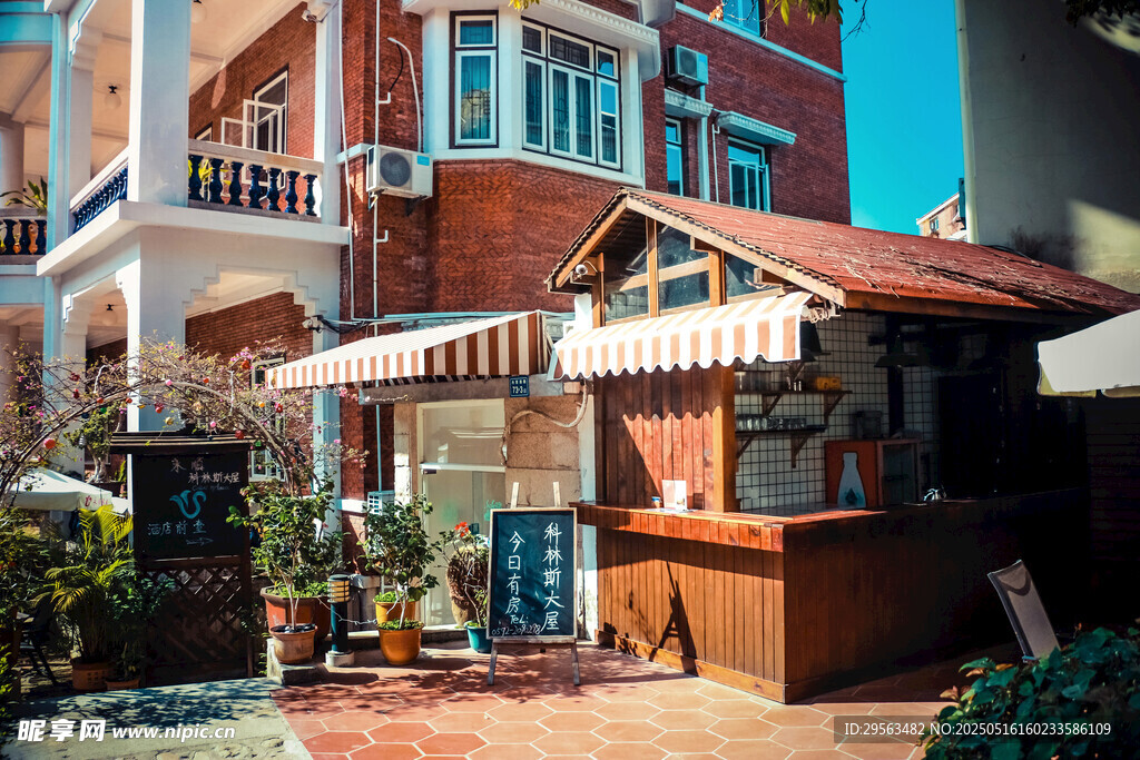街边温馨小店外观景致