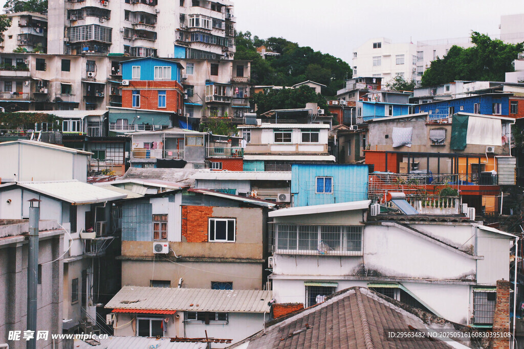 多彩错落的城市民居景观