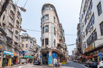 街角的复古多层建筑街景