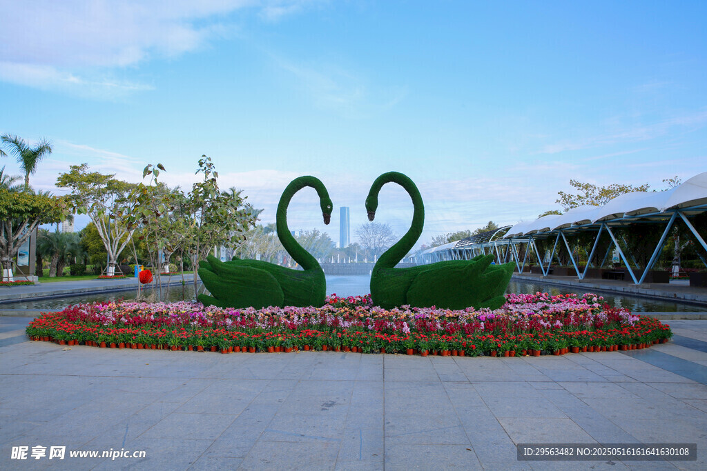 天鹅造型绿植景观