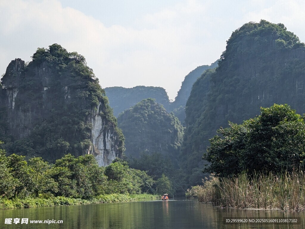秀丽山水风光图