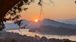 夕阳下的山水美景