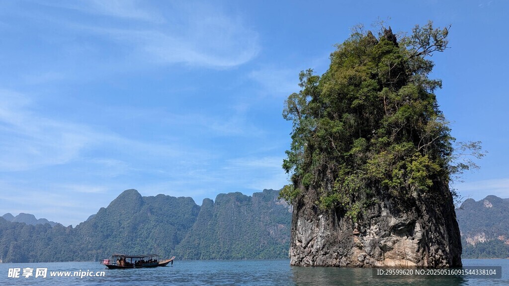 海上孤峰美景