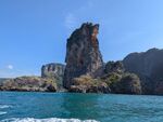 海上孤峰美景