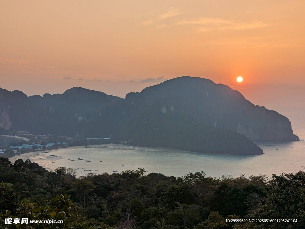 日落山海间美景
