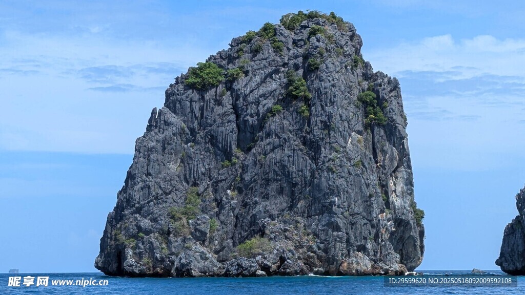 海中孤岩