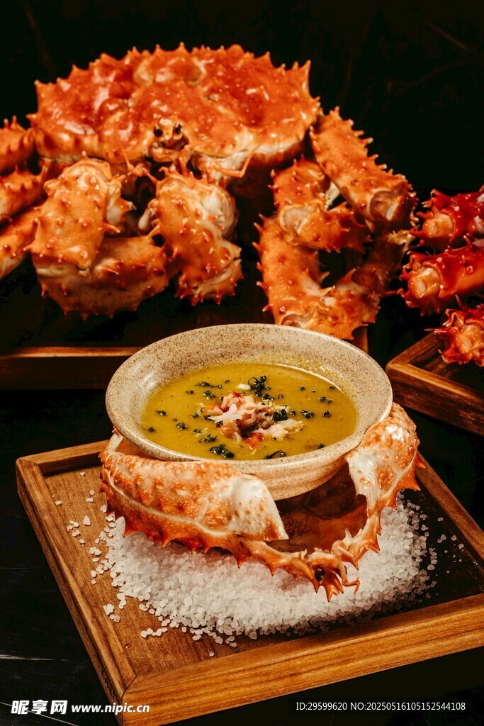 美味海鲜拼盘与特色汤品