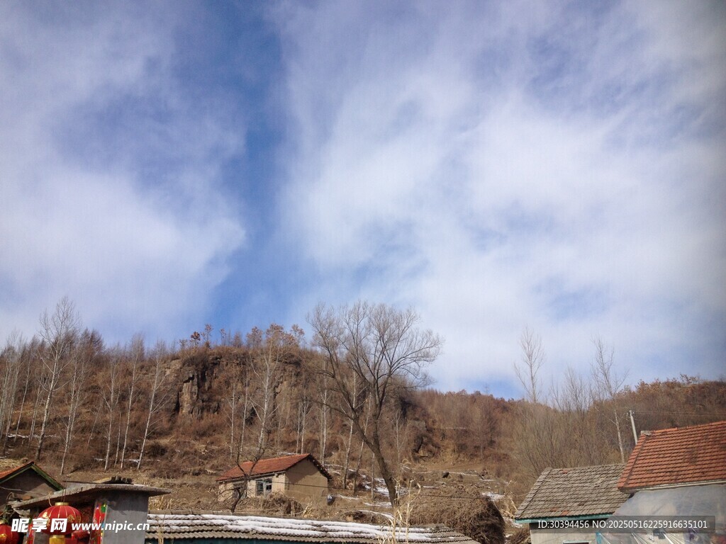 山村冬日景象