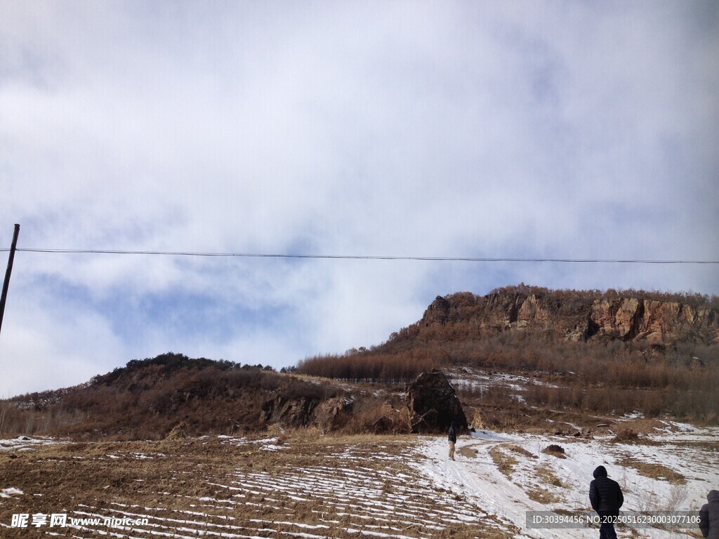 雪山徒步场景