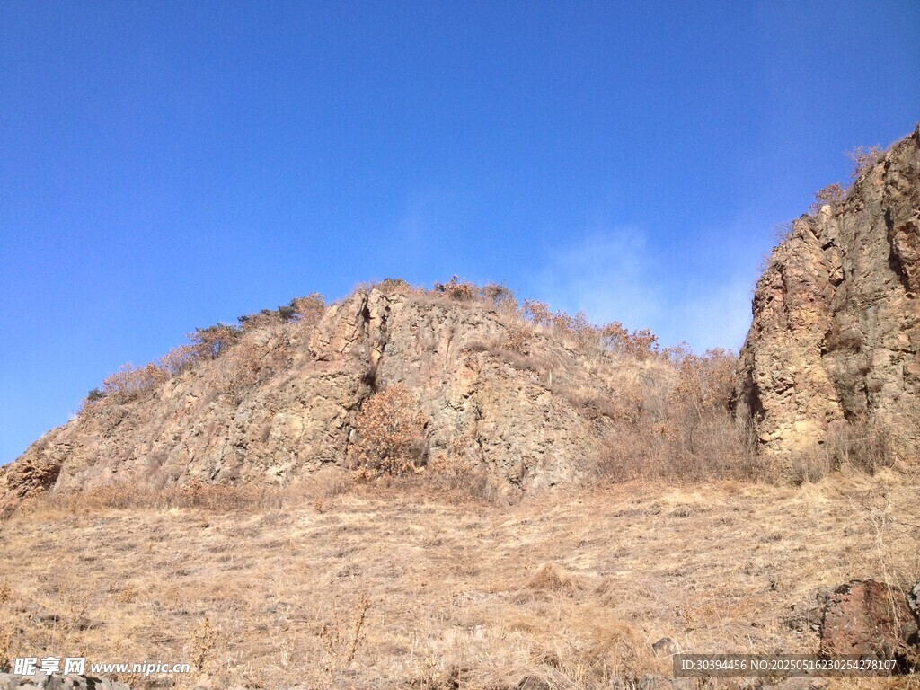荒凉山地景观