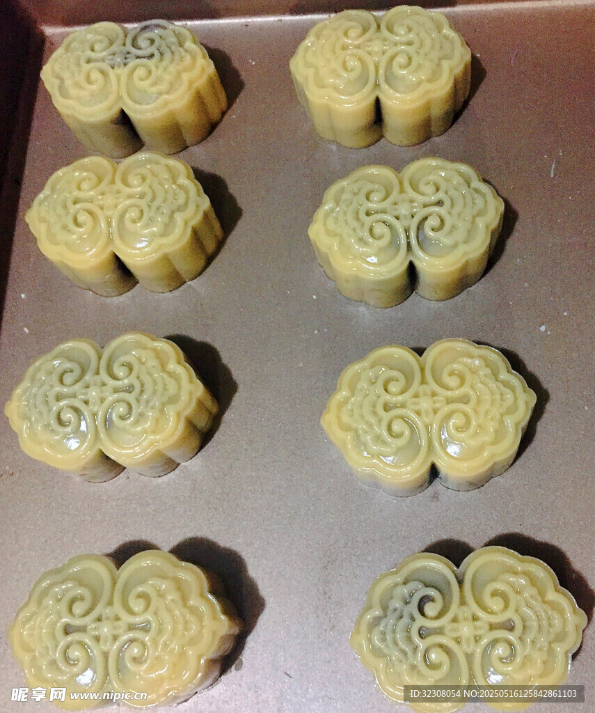 精美花纹的手工月饼