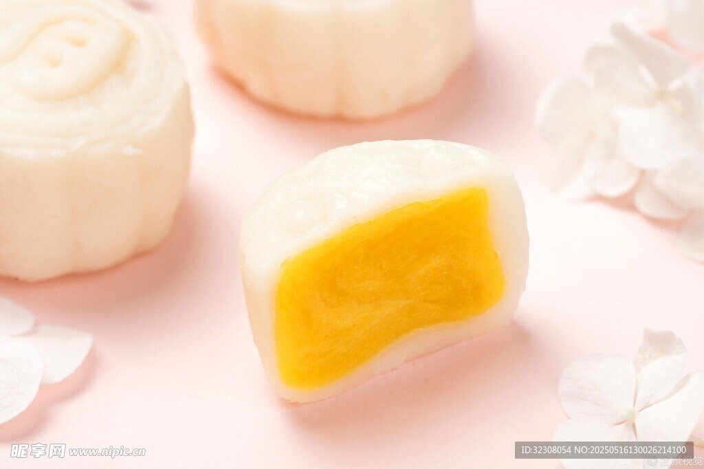 美味流心冰皮月饼展示
