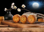 中秋月饼与月夜雅致景象
