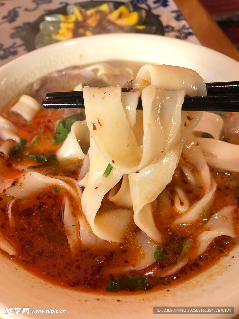 美味宽面诱人食欲