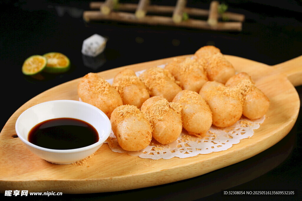 香酥花枝丸配蘸料