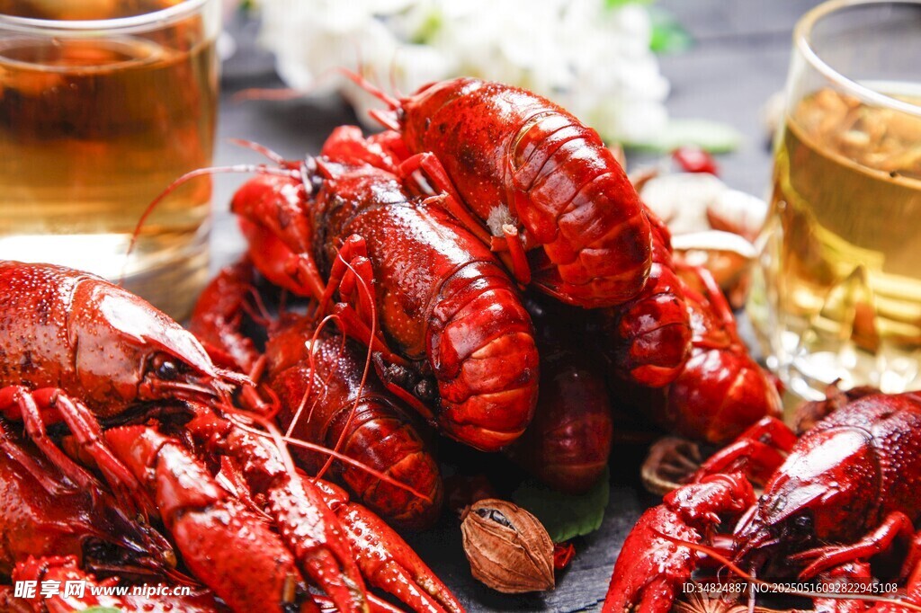 美味小龙虾配清爽啤酒