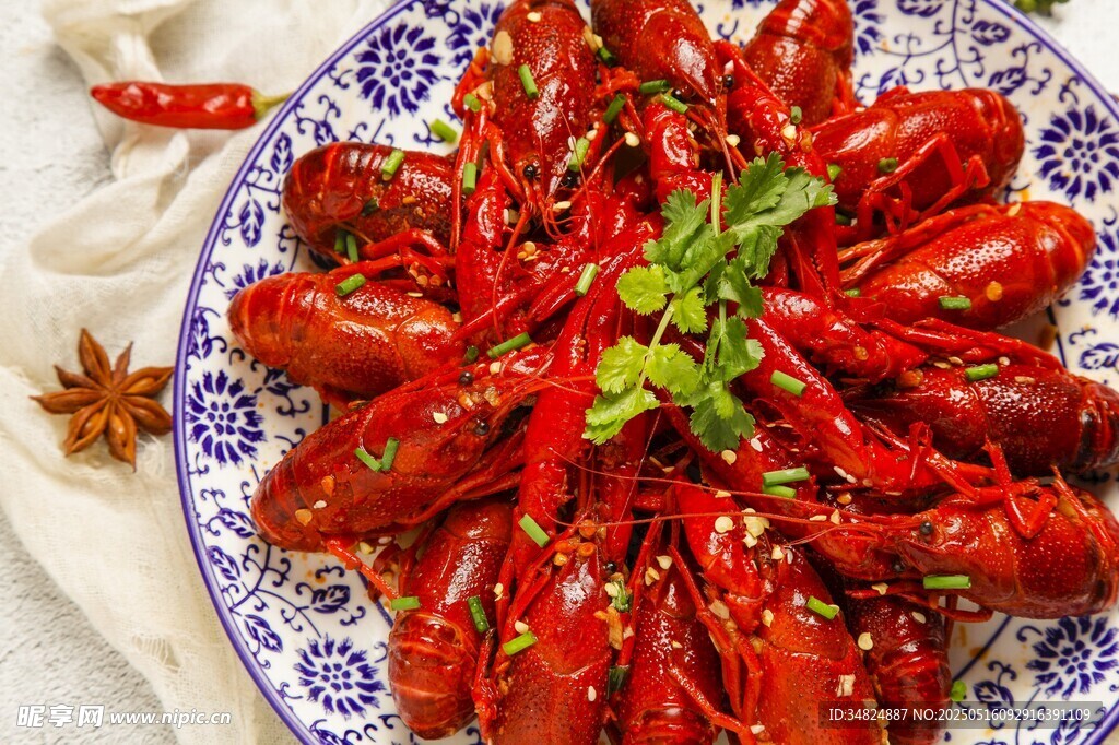 美味小龙虾摆盘诱人