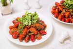 美味小龙虾配翠绿香菜