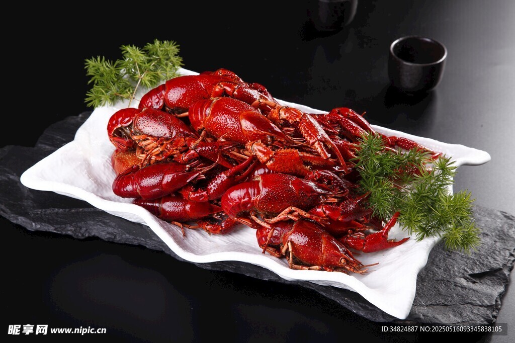 美味小龙虾摆盘精致