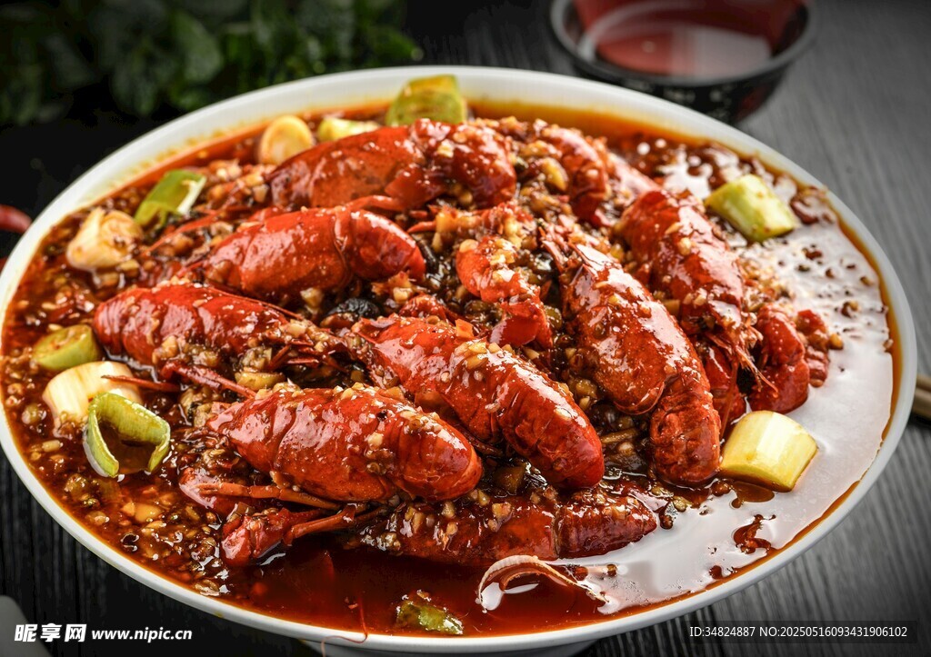 香辣小龙虾诱人美食盛宴