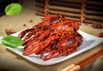 美味小龙虾摆放在盘中